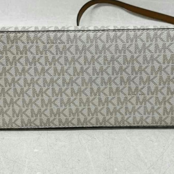 Michael Kors Dome Convertible purse. Like NWOT 8.5" x 12" x 5" - Picture 3 of 5